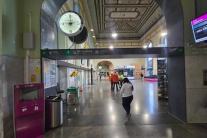 La estación de tren de Valladolid se ha mantenido abierta durante la noche por el apagón que ha afectado a toda España