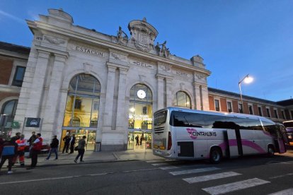 La estación de tren de Valladolid se ha mantenido abierta durante la noche por el apagón que ha afectado a toda España