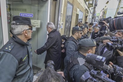 El arzobispo de Burgos y comisario pontificio de los monasterios de Belorado, Orduña y Derio, Mario Iceta, a su llegada al juzgado de Briviesca