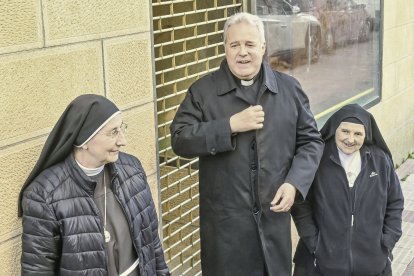 El arzobispo de Burgos y comisario pontificio de los monasterios de Belorado, Orduña y Derio, Mario Iceta, a su llegada al juzgado de Briviesca