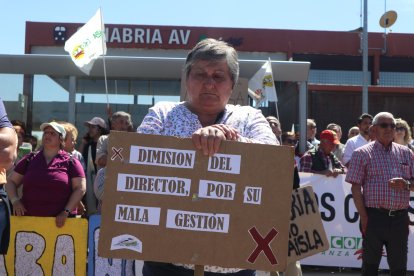 Concentración convocada por la Alianza UPA-COAG para protestar por la supresión de paradas del AVE en Sanabria.