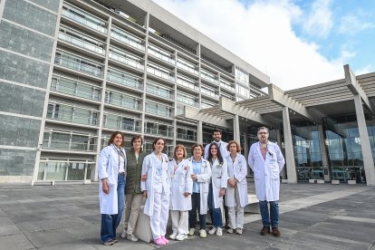 Equipo del Hospital Universitario de Burgos que se preocupa de que no se fume en todo el recinto