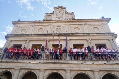 La celebración del ascenso a Segunda División de la Cultural y Deportiva Leonesa, junto al alcalde de León, José Antonio Diez