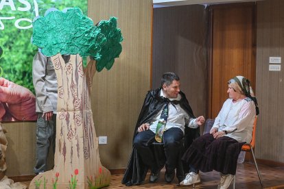 Ensayo de ‘El sombrero de tres picos’ por parte del grupo de teatro de Aspanias Burgos