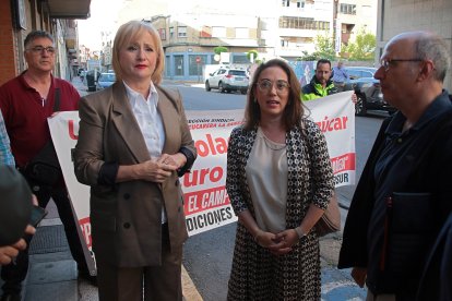 Reunidos con el comité de empresa de la planta azucarera de la localidad leonesa