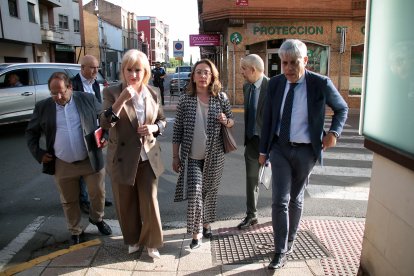 Reunidos con el comité de empresa de la planta azucarera de la localidad leonesa