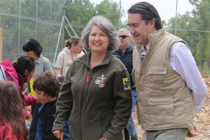El consejero de Medio Ambiente, Vivienda y Ordenación del Territorio, Juan Carlos Suárez-Quiñones asiste a la suelta del lince, Venadillo, en Astudillo (Palencia)