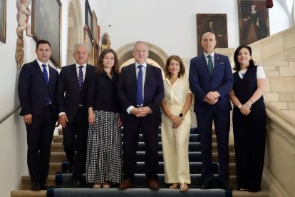 El ministro de Industria y Turismo, Jordi Hereu, visita el Parador de León.