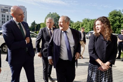 El ministro de Industria y Turismo, Jordi Hereu, visita el Parador de León.