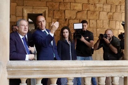 El ministro de Industria y Turismo, Jordi Hereu, visita el Parador de León.