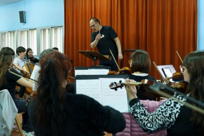 Ensayo de la Orquesta Sinfónica de Ponferrada dirigida por Manuel Alejandre.