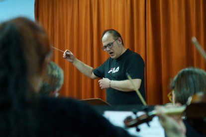 Ensayo de la Orquesta Sinfónica de Ponferrada dirigida por Manuel Alejandre.