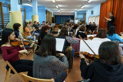 Ensayo de la Orquesta Sinfónica de Ponferrada dirigida por Manuel Alejandre.