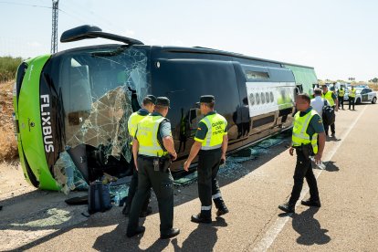 Varios heridos tras volcar un autobús en la A-62, en Fuentes de Oñoro (Salamanca)