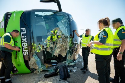 Varios heridos tras volcar un autobús en la A-62, en Fuentes de Oñoro (Salamanca)
