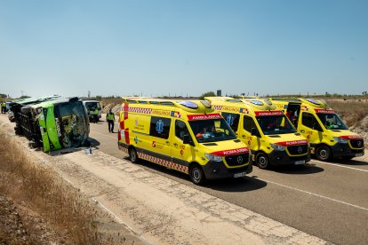 Varios heridos tras volcar un autobús en la A-62, en Fuentes de Oñoro (Salamanca)