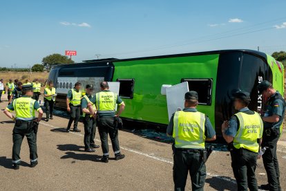 Varios heridos tras volcar un autobús en la A-62, en Fuentes de Oñoro (Salamanca)