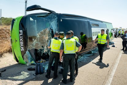 Varios heridos tras volcar un autobús en la A-62, en Fuentes de Oñoro (Salamanca)
