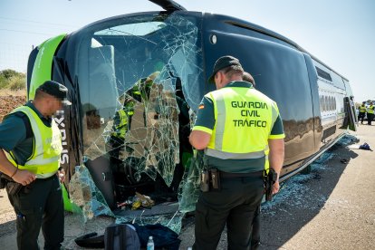 Varios heridos tras volcar un autobús en la A-62, en Fuentes de Oñoro (Salamanca)