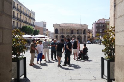 Parón de 5 minutos en contra de la supresión de las paradas del AVE en la estación de Sanabria