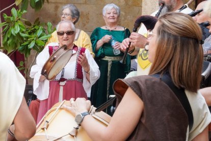 Inauguración de la Feria Medieval de los centros asistenciales de la Diputación de León