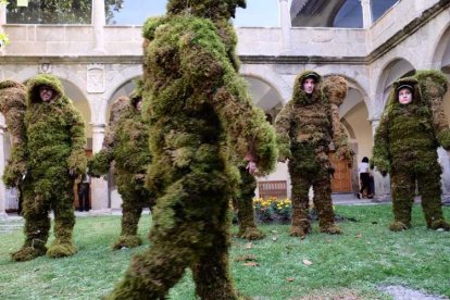 Béjar celebra la festividad del Corpus Christi con la tradicional procesión de los Hombres de Musgo.