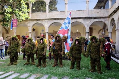 Béjar celebra la festividad del Corpus Christi con la tradicional procesión de los Hombres de Musgo.