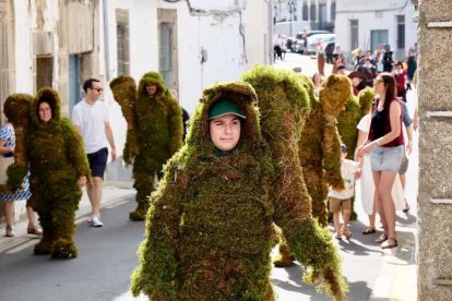 Béjar celebra la festividad del Corpus Christi con la tradicional procesión de los Hombres de Musgo.