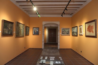 El Museo del Cerrato de Baltanás (Palencia) celebra su efeméride con un viaje por la historia, la cultura y los sueños de toda una comarca, en la imagen sala del pintor Pedro Mozos