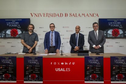 El rector de la Universidad de Salamanca, Juan Manuel Corchado, presenta el programa 'Circulo de Mecenazgo de las Noches de Fonseca' con la presencia de representantes de entidades colaboradoras.