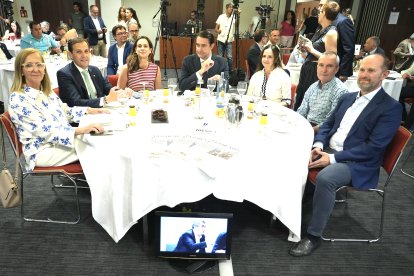 Mesa 1 del Club de Prensa 'Claves de futuro: industria, suelo y energía' organizado por El Mundo de Castilla y León.