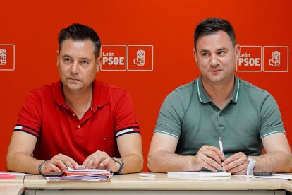 Reunión del secretario de Organización del PSCyL con la dirección del PSOE de León. 