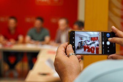 Reunión del secretario de Organización del PSCyL con la dirección del PSOE de León.