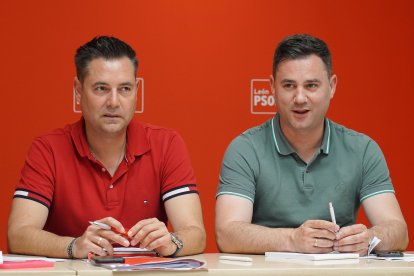 Reunión del secretario de Organización del PSCyL con la dirección del PSOE de León.