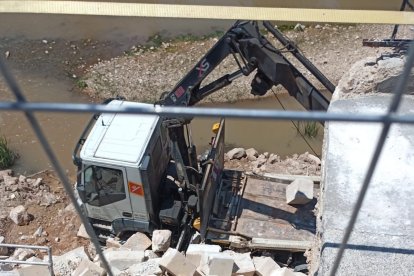Nuevo desprendimiento en puente sobre la N-110 en San Esteban de Gormaz (Soria)