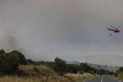 Columna de humo por el fuego de Navaluenga vista desde la ciudad de Ávila