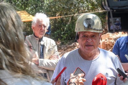 El consejero de Cultura, Turismo y Deporte, Gonzalo Santonja, participa en las excavaciones de la Galería de las Estatuas de los yacimientos de la Sierra de Atapuerca