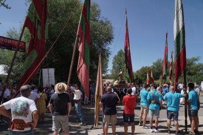 Celebración de la XXXII Fiesta de la Sobarriba, con la procesión de los Santos Patronos de cada localidad del municipio de Valdefresno
