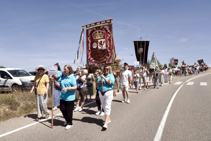 Celebración de la XXXII Fiesta de la Sobarriba, con la procesión de los Santos Patronos de cada localidad del municipio de Valdefresno.