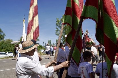 Celebración de la XXXII Fiesta de la Sobarriba, con la procesión de los Santos Patronos de cada localidad del municipio de Valdefresno.