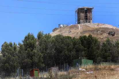 La Torre de telégrafo óptico de Tariego de Cerrato (Palencia), construida en 1844 en la segunda guerra Carlista, está siendo reconstruida