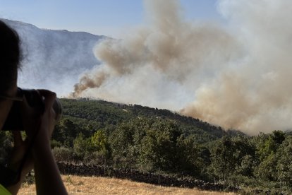 Incendio en Mombeltrán declarado Nivel 2