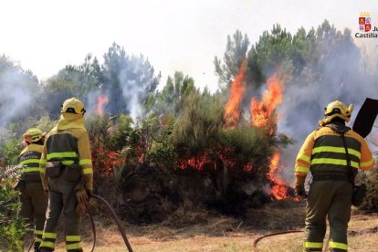 Contrafuego o fuego técnico como herramienta de combate de extinción en las inmediaciones del Arenal.