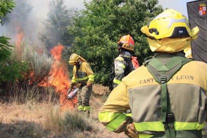 Contrafuego o fuego técnico como herramienta de combate de extinción en las inmediaciones del Arenal.