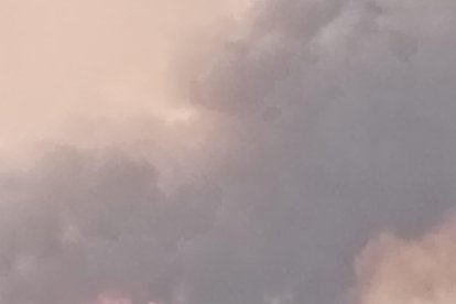 Avance del incendio de Yeres que asedia Las Médulas en León