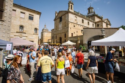 Miles de personas celebran el Martes Mayor en Ciudad Rodrigo, Salamanca
