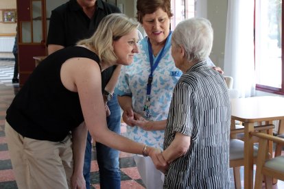 La vicepresidenta de la Junta de Castilla y León y consejera de Familia e Igualdad de Oportunidades, Isabel Blanco, visita la residencia Villa de Alija