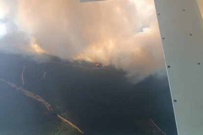 Vista aérea del incendio de Canalejas.