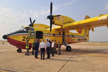 Los dos aviones-cisterna del Mecanismo Europeo de Protección Civil aterrizan en Matacán (Salamanca)