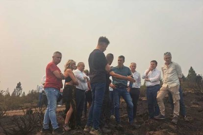Pedro Sánchez visita Villablino (León) acompañado de Mañueco, Marlasca y Sen, entre otros.